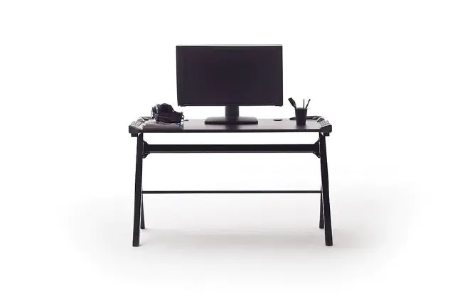 czarne biurko gamingowe basic 4 z podświetleniem